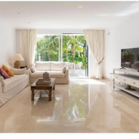 Elviria Playa White Pearl * 马尔韦利亚
