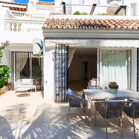 Elviria Playa White Pearl Апартаменты *