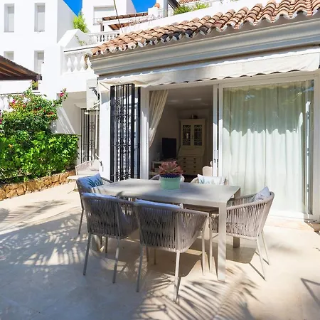Elviria Playa White Pearl Апартаменты *