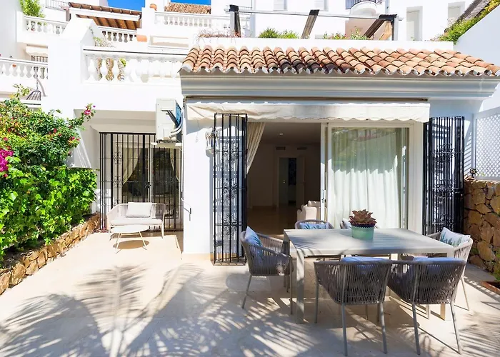 Elviria Playa White Pearl Апартаменты *